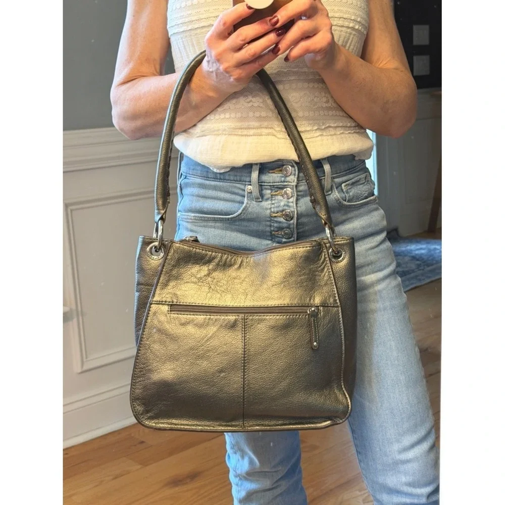 Tignanello Y2K Style Metallic Leather Shoulder Bag Silver 2010s